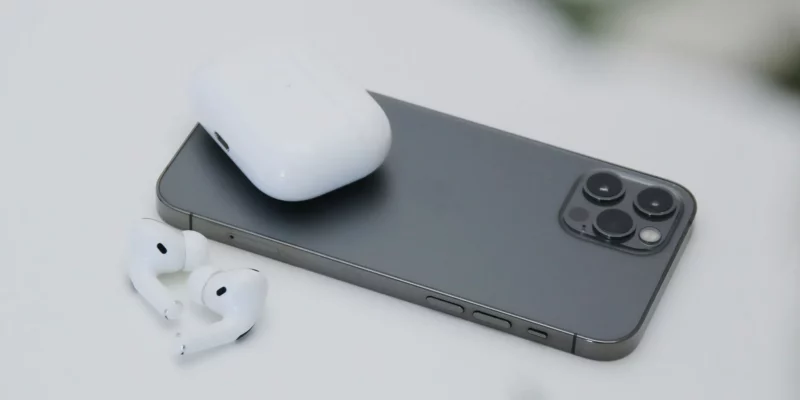 سلسلة-iPhone-17-Pro-تدعم-الشحن-اللاسلكي-العكسي