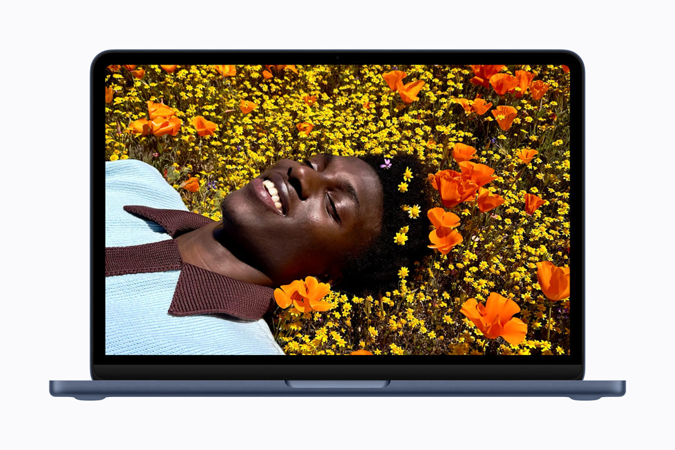MacBook-Neo-يحتوي-على-شاشة-Liquid-Retina-IPS-مقاس-13-بوصة