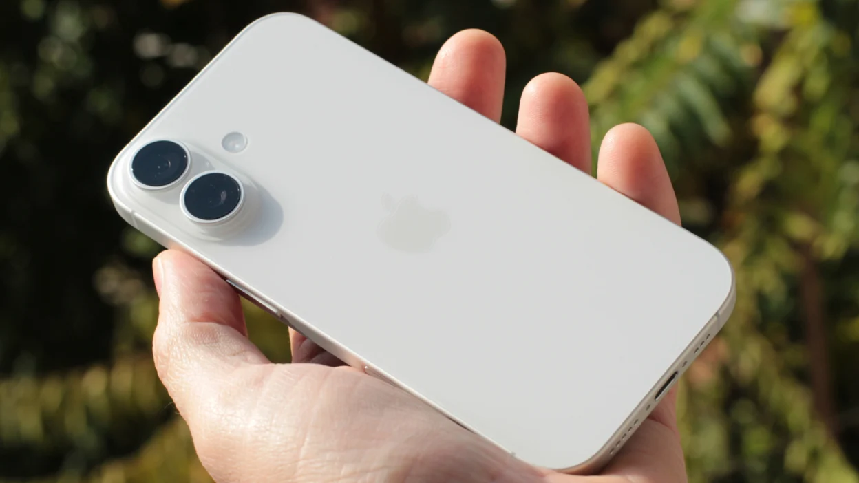 قد-يتخلّف-iPhone-18-عن-الطُرز-الاحترافية-في-ميزاة-جمالية-واحدة